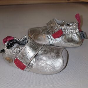 New KEEN Walker Metallic Shoes Lightweight Super Cute Soft Soles Size 12 months